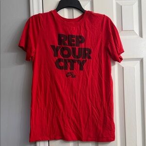 Nike boys Red Tee with Black 'REP YOUR CITY' Graphic size XL